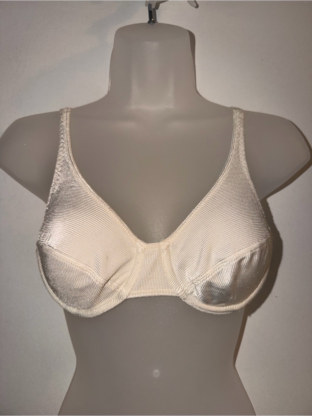 Vintage Vasarette Cream Underwire Ribbed Support Bra
